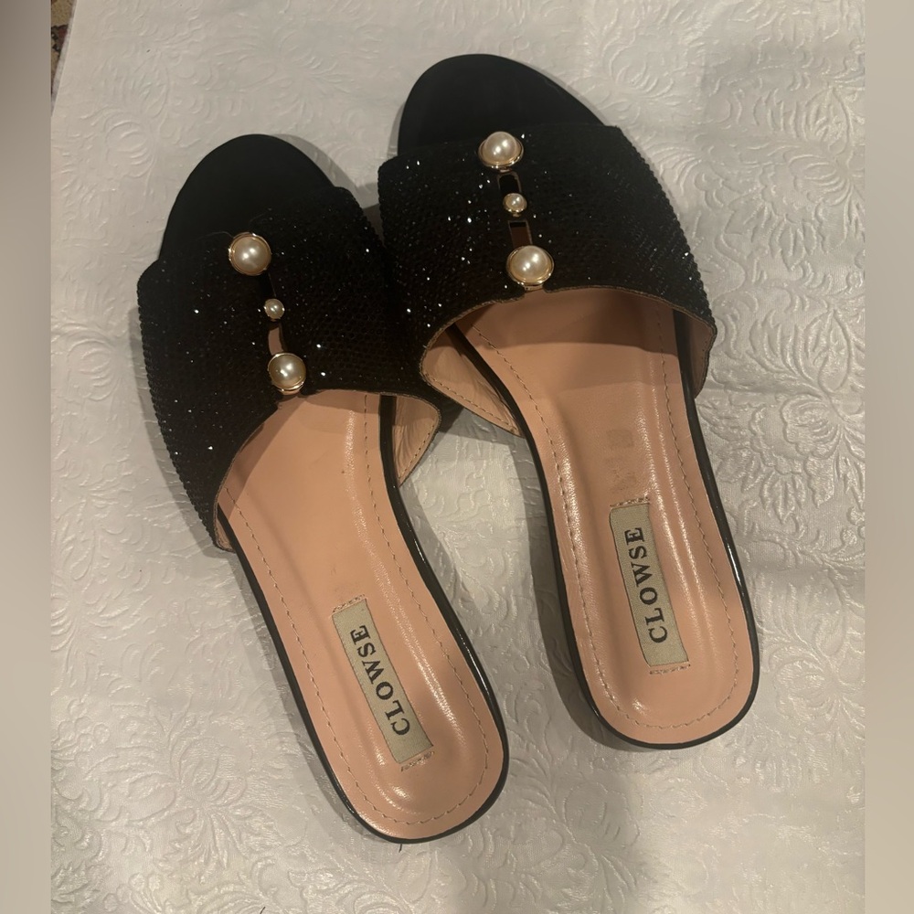 Shimmer pearl sandals from Dubai